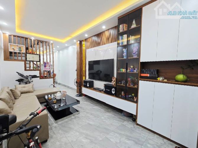 Bán nhà Vũ Hữu, Thanh Xuân, Ô tô, gần phố, 42m2, 8.5 tỷ(ctL)