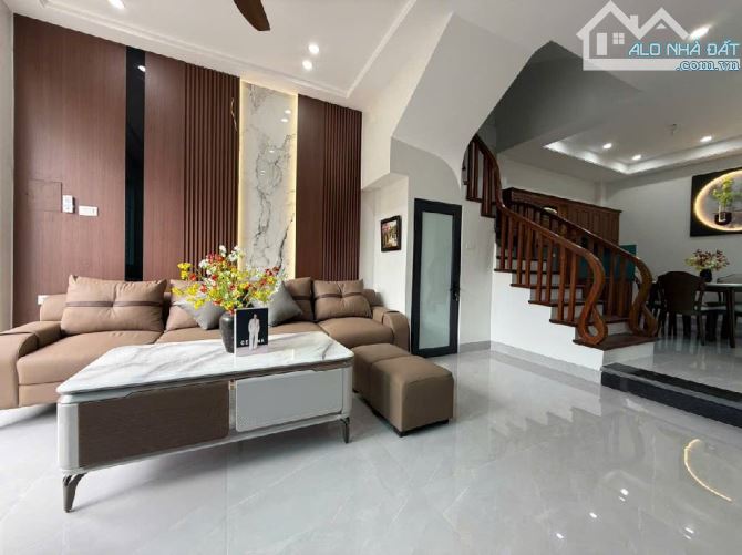 Lô góc. 48m. 4 tầng, 6,65 tỷ. Dân xây. Full nội thất. 50m Ôtô.Phương Canh.