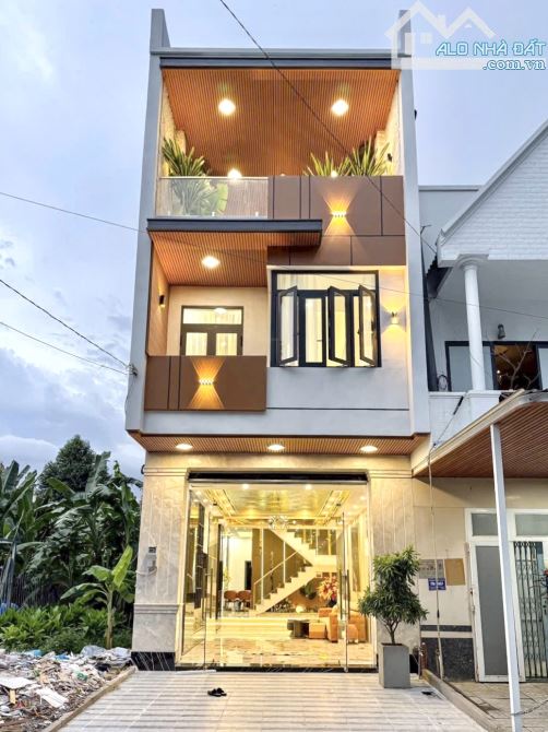 Nhà mới 2 lầu hướng Đông Nam kdc Hồng Loan, Cái Răng - 5 tỷ 990 tr (TL)