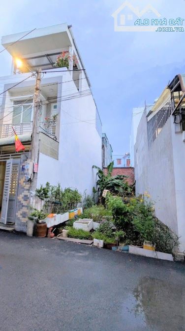 BÁN LÔ ĐẤT ĐẸP TẶNG LUÔN CĂN NHÀ CÂP 4 NGAY MẶT TIỀN HẺM 88 NGUYỄN HỮU CẢNH -THẮNG NHẤT N