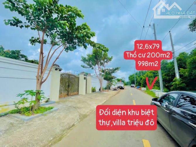 BÁN 1000M2 200M TC ĐƯỜNG NGUYỄN HUỆ - ĐỐI DIỆN NHÀ VƯỜN BIỆT THỰ  XÃ ĐẤT ĐỎ.BRVT