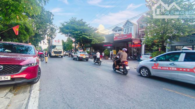 Bán nhà 2 mặt tiền phố và chợ dt 99 m thực tế sử dụng 120