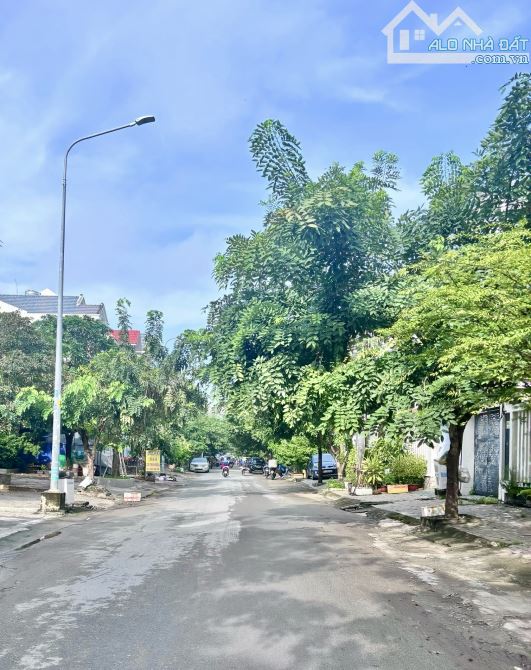 CÓ 102 - HƠN 7T.Ỷ - QUẬN 7 - 3 TẦNG 4PN - 4❌15M NỞ HẬU - XE HƠI NGỦ - NGAY NAM LONG