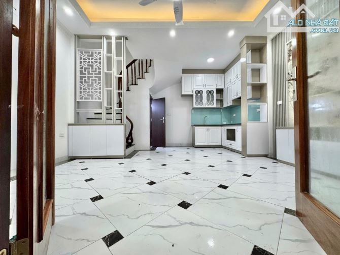 THỤY PHƯƠNG nhà mới 5 tầng/3 PN - 10m Ô tô tránh- Ngõ thông tứ tung. Chỉ 6,55 tỷ
