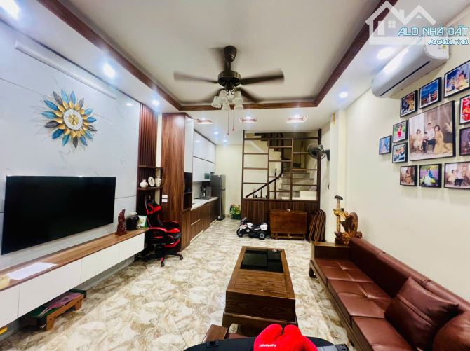 Cho thuê nhà Trần Quốc Vượng – Cầu Giấy DT 40m x 5 tầng, đủ đồ lung linh giá thuê 14tr/th