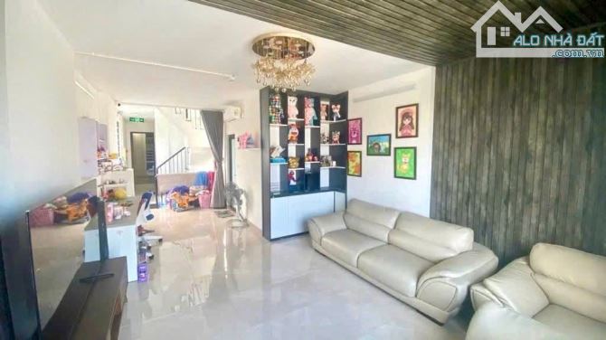 Siêu phẩm CHDV Văn Hương. 65m2 7 tầng 18 phòng 90 triệu tháng