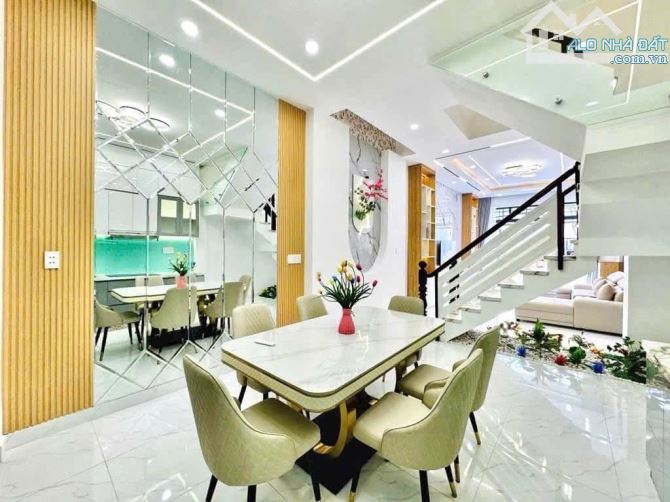 BÁN nhà Quận 4, vị trí đẹp, Giá 3TY5, Hẻm xe hơi, CẦN BÁN GẤPPPPPP