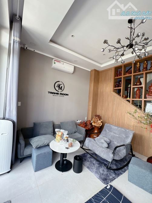 Nhà 2 Lầu Đẹp Hẻm Hà Huy Tập gần Công An Hà Huy Tập, Mầm non Hellokity