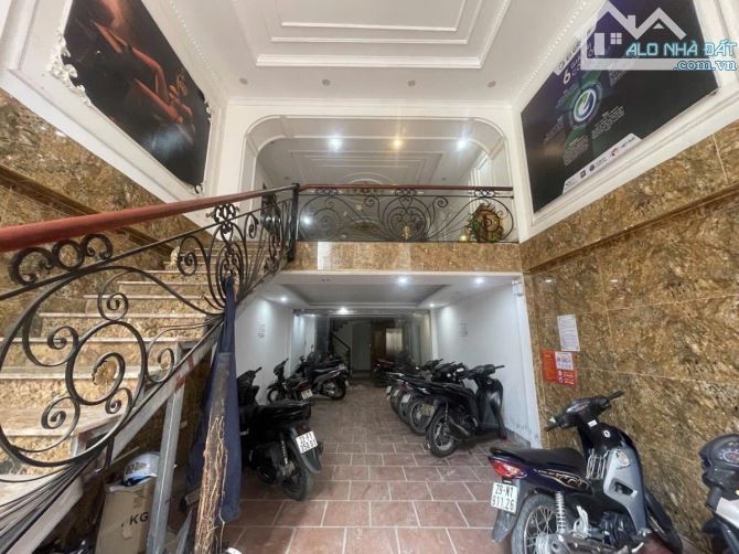 Siêu phẩm tòa nhà 118m 6tầng thang máy tại VIỆT HƯNG Long Biên - dòng tiền cao chỉ 15,9tỷ.