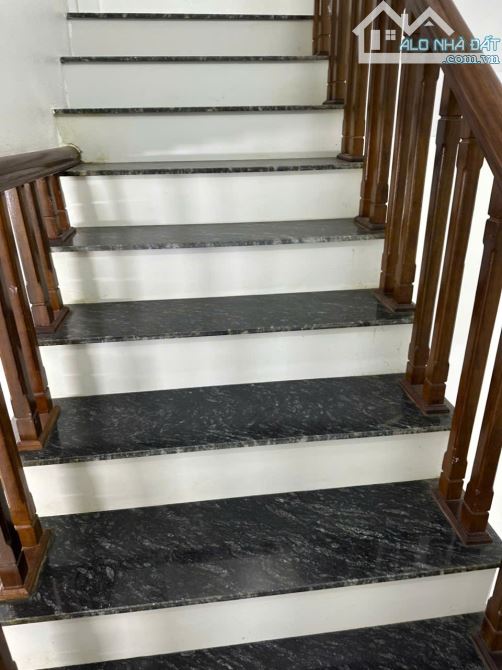 BÁN ĐẤT XÂM ĐỘNG TẶNG NHÀ 3TÂNG DT 100 sát vành đai 4, ô tô 7 chỗ thông