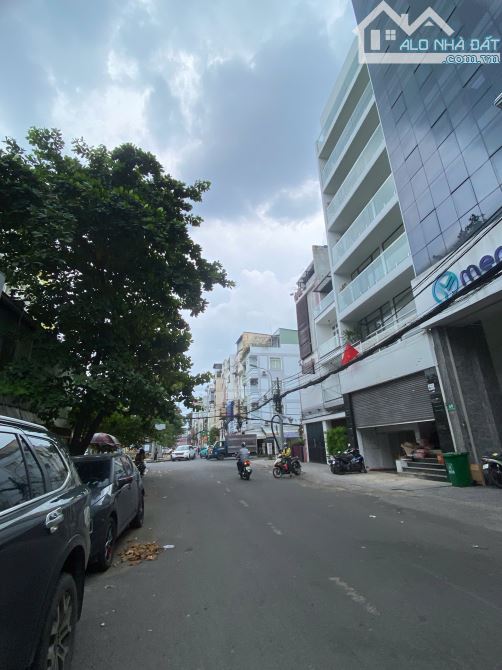 Bán Nhà MT Trần Thiện Chánh Q10, DT 14x18m CN 224m2, 2 Tòa 7T+4T, HĐT 200Tr, Giá 102 Tỷ
