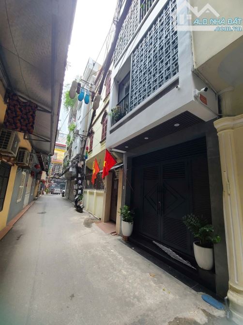 Phân lô Trần Quốc Hoàn, 36m2*6T, ô tô đỗ cửa, nhà đẹp ở ngay, dân trí cao, gần phố, 12 tỷ