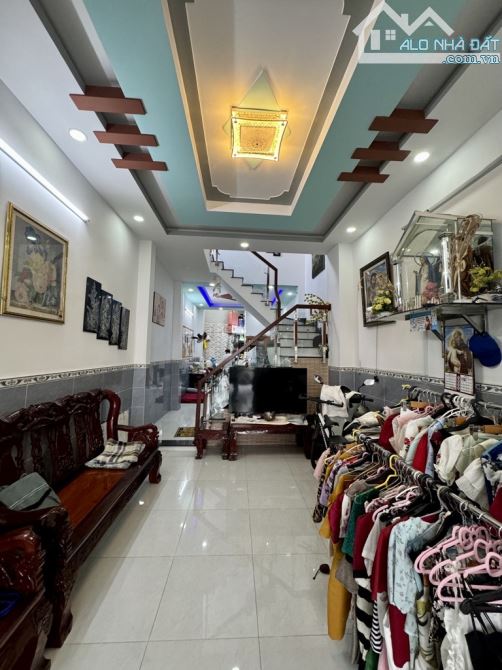Bán gấp nhà 2 tầng diện tích 85m2, đường Đông Hưng Thuận 2, Quận 12, giá 4,9 tỷ
