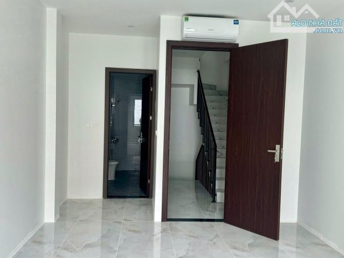 Cho thuê nhà 985 Tam Trinh, 38m2 x 5 tầng, 3 ngủ. Giá 13tr