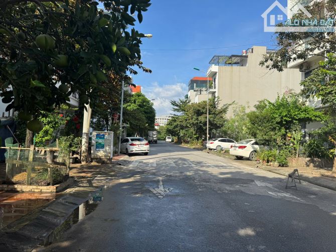 Chính chủ cần tiền hạ giá bán nhanh lô đất đẹp nằm trên trục đường 17m trong khu TĐC
