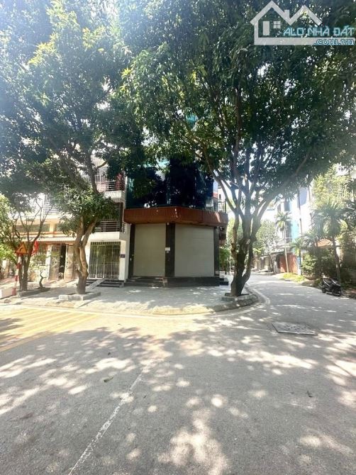 Bán nhà VIP Lĩnh Nam, 5 tầng, mặt tiền 8m, lô góc 3 thoáng, xe công đỗ cửa, 76m2, nhỉnh 23