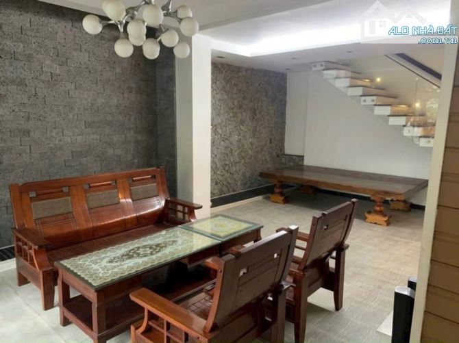 Nhà 3,5 Tầng Diện Tích Khủng MT Đường 10m5 Hà Huy Tập