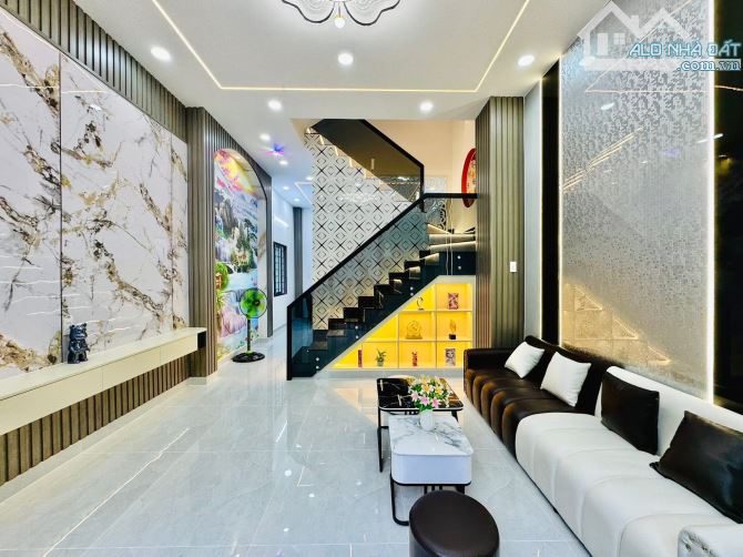 Căn nhà 2 tầng, 54m2 ngay Hồng Hà, Tân Bình. Giá: 3 Tỷ 290. SHR, hẻm 5m, full nội thất