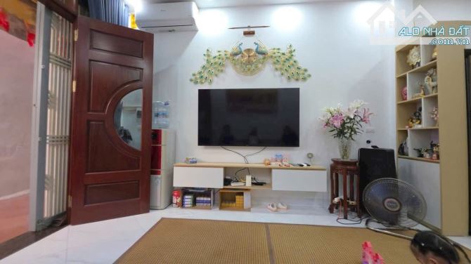 bán nhà Ngõ 535 Lạc Long Quân (28 Xuân La) Tây Hồ DT 30m (ttsd 52m) 5 Tầng, MT 3,6m