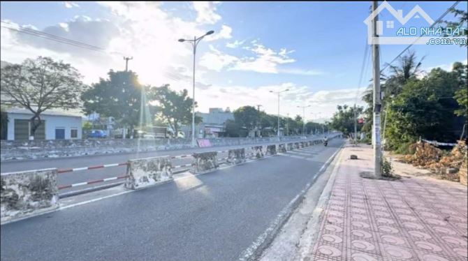 ⭐️Bán căn biệt thự vườn 3 tầng mặt tiền Nguyễn Tất Thành, (Phước Đồng) p Nam Nha Trang