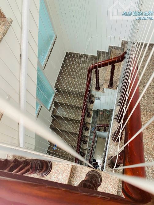 Bán nhà MT chính hữu . KC :3 tầng.75m2Ngang 5m. Giá:16 tỷ.