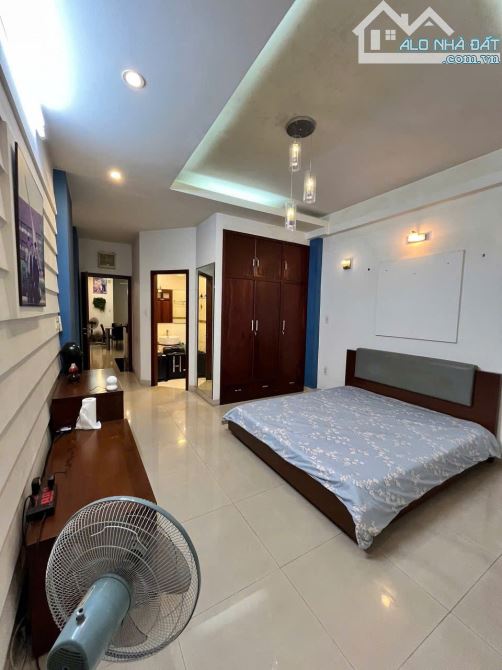 Bán nhà mặt tiền Hoa Hồng, P2, Phú Nhuận (4x16m) Hầm 4 tầng thang máy - Giá bán 25 tỷ