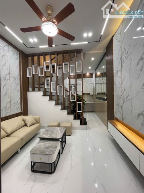 BÁN NHÀ PHỐ TRẦN KHÁT CHÂN, NGÃ 4 PHỐ HUÊ - ĐẠI CỒ VIỆT - 37M2 X 4 TẦNG - TÀI CHÍNH 8 TỶ