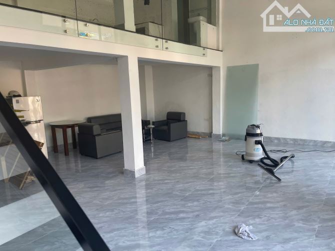 Cho thuê nhà MT Cách Mạng Tháng 8 - Gần Nguyễn Hữu Thọ