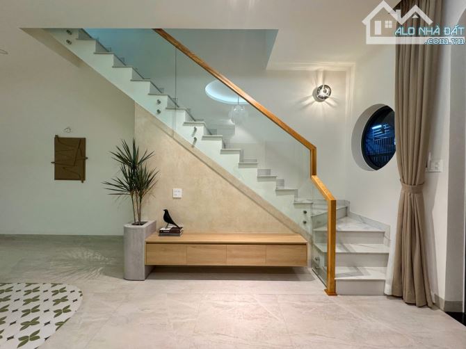 NHÀ TUYỆT ĐẸP HẺM 388 SAU LƯNG ĐẠI NGÂN