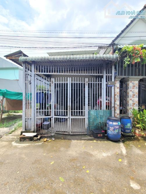 2Tỷ750__103m2 🔥👉 gần Chợ Phú An__nhà cấp 4 và 2 phòng trọ phía sau, hẻm đường Liên Huyện