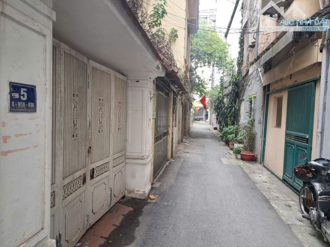 Bán nhà Hoàng Quốc Việt 37m2*5T, Thang máy sịn sò, mặt ngõ thông, cách phố 40m, 11 tỷ