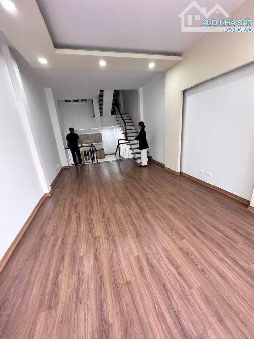 Cho thuê nhà Phân Lô ngõ 106 Hoàng Quốc Việt, Cầu Giấy 70m x 5T giá 30tr, Ô TÔ - KD