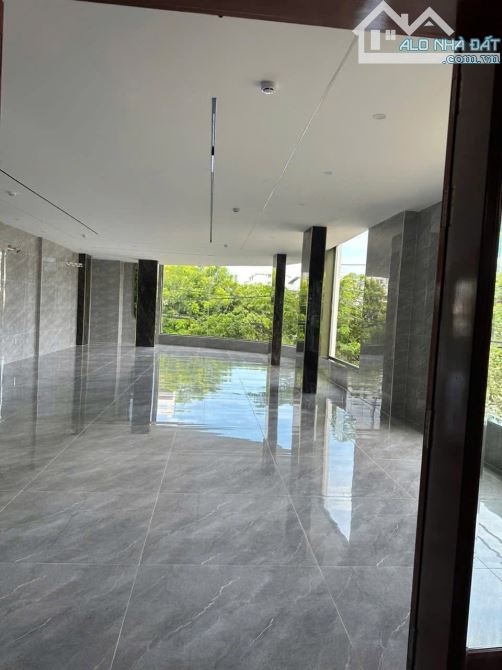 🏤🏤Cho Thuê Góc 2 Mặt Tiền Phạm Hùng , Cầm Lệ