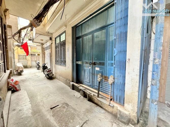 5.25 tỷ  Trương Định, 5 TẦNG, 4 NGỦ, SỔ RIÊNG, NỘI THẤT ĐẦY ĐỦ, NGÕ BA GÁC, GẦN Ô TÔ.