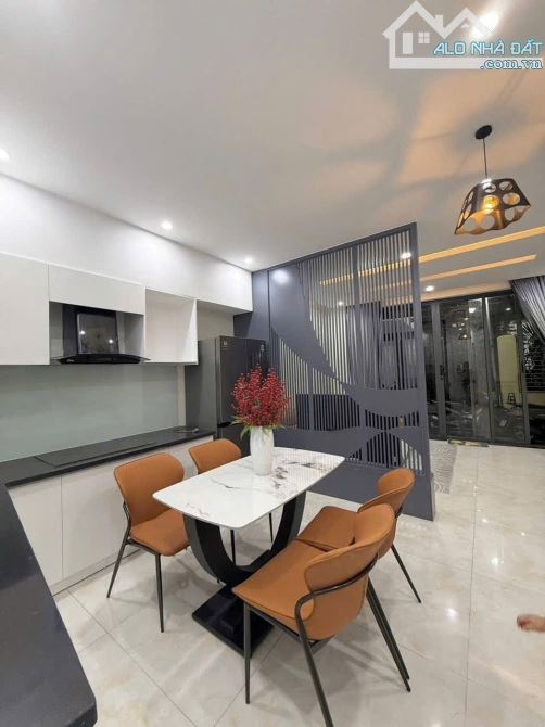 NHÀ ĐẸP 4 TẦNG - ngang 8m sau lưng MT Dũng Sĩ Thanh Khê chỉ 3.x