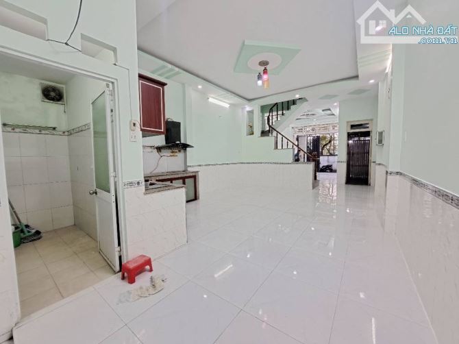 Nhà giá tốt 5x17m, 2 tầng, hẻm xe hơi. Ngay chợ Thới Tứ