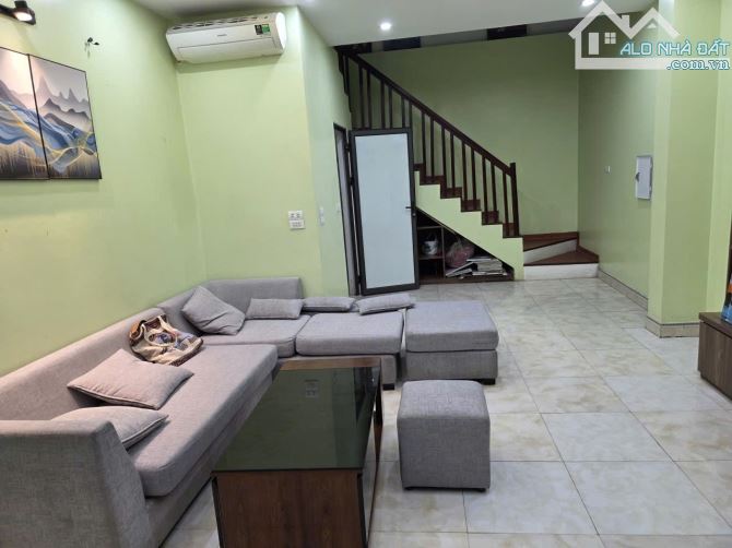 Cho thuê nhà Thạch Bàn, Long Biên - Full Đồ ở ngay, Khu vực cán bộ hưu trí quân đội