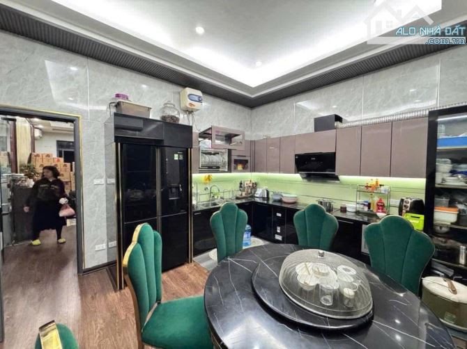 Bán nhà Đường Láng - 66m2 x 4T - Mt 4.8m - Giá 19 tỷ