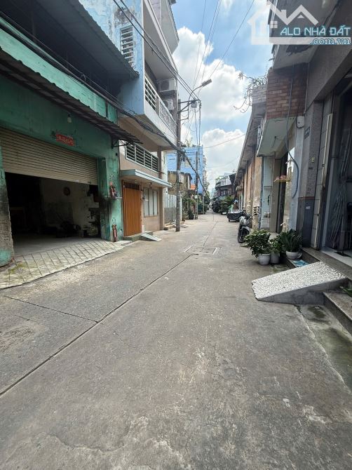 Hơn 7 tỷ, gần uỷ ban quận 11, DT 52.4m2 không lộ giới, hẻm 7m ô tô thông