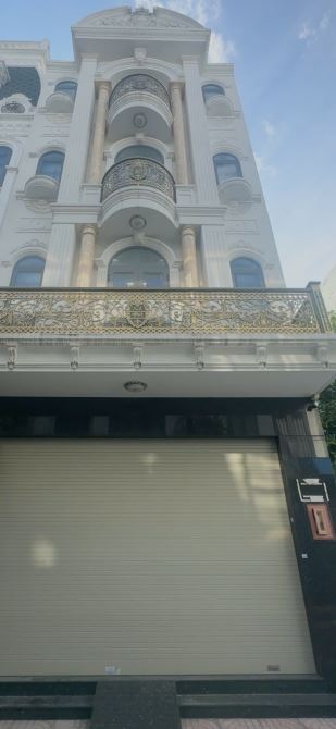 Chủ gửi bán gấp nhà hiện đại ngay cầu Bà Hom