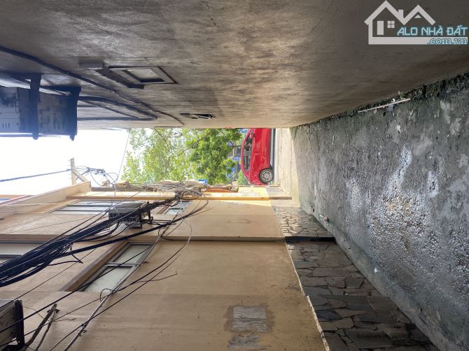 2 nhà ra phố Lê Trọng Tấn, Trịnh Đình Cửu