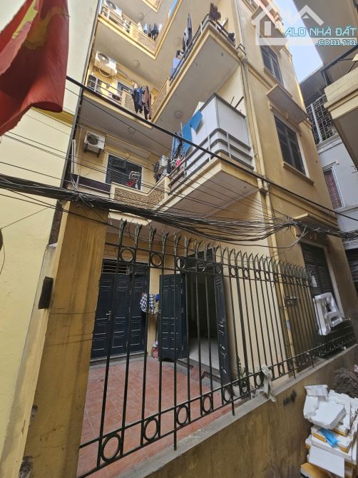 Bán nhà đẹp, đường Hoàng Quốc Việt diện tích 64m2, 14,85 tỷ, dòng tiền.