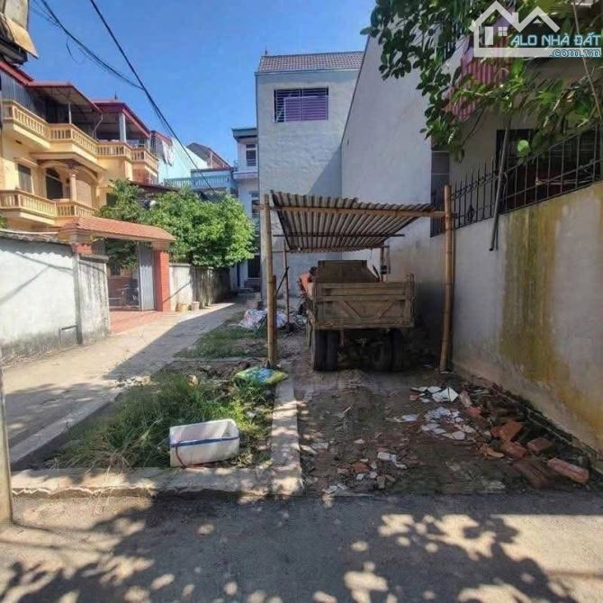 TỔ 5 YÊN NGHĨA-LÔ GÓC-NỞ HẬU-OTO CHẠY VÒNG QUANH-VÀO ĐẤT-DT 60m-8Tỷ lẻ - 1
