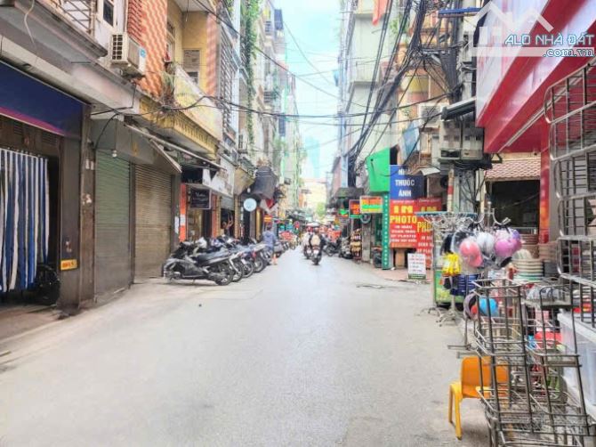 Lê Quang Đạo ô tô gần nhà, 6 tỷ nhỉnh có ngay nhà dân xây 35m , 40m ra trục  kinh doanh