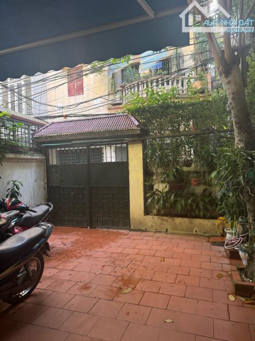 Hoàng văn Thái 106m*3T*MT5.4 phân lô ô tô quân đội kinh doanh.... giá 24 tỷ (TL)