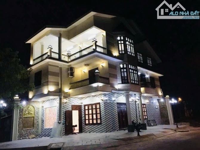 BIỆT THỰ CĂN GÓC KDC PHONG PHÚ 5, 4 TẦNG, 9 X 20, 20.8 TỶ TL.
