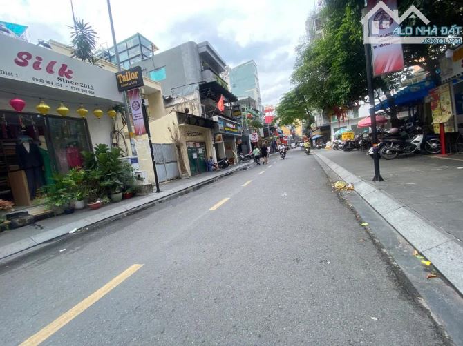 Bán nhà Bùi Viện 86m² 1 tầng + lửng – 15.9 tỷ – Mặt tiền, Căn góc Quận 1
