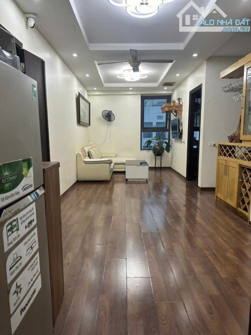 Bán căn hộ chung cư full đồ Valencia Việt Hưng 65m. 2 ngủ 2 wc. Giá 4,5 tỷ( Bao thuế phí)
