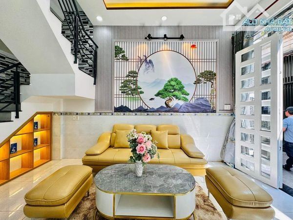 Bán nhà ngay Dương Quảng Hàm, Gò Vấp. Giá: 3 tỷ 2/60m2, Sổ hồng riêng, đường ô tô 6m