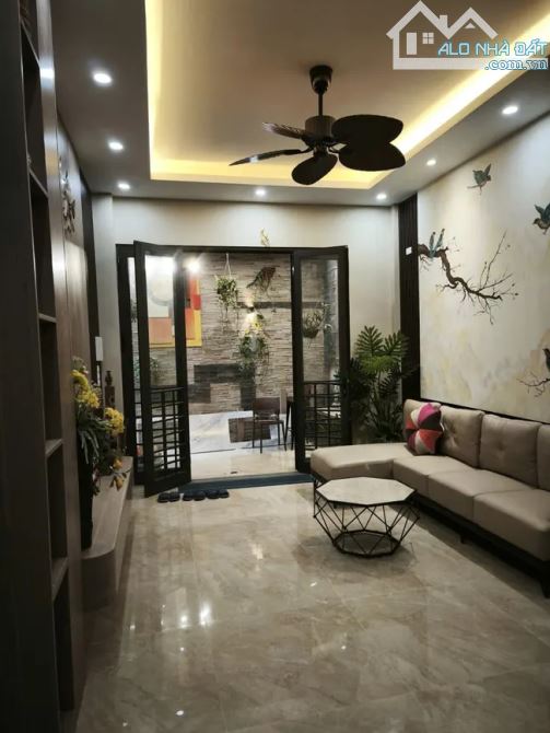 SIÊU HIẾM NHÀ ĐẸP PHỐ NGUYỄN VĂN CỪ –DT 48M² – MT 5M – 5 TẦNG – Ô TÔ ĐỖ CỬA GIÁ 10.X TỶ